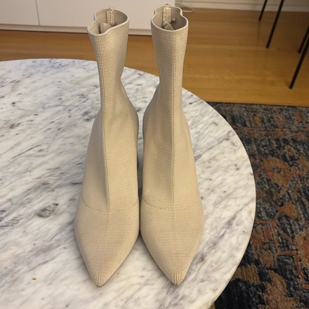 NWT Zara Ivory Textured Sock Pull on Boots Block Heel Pointy Toe 8